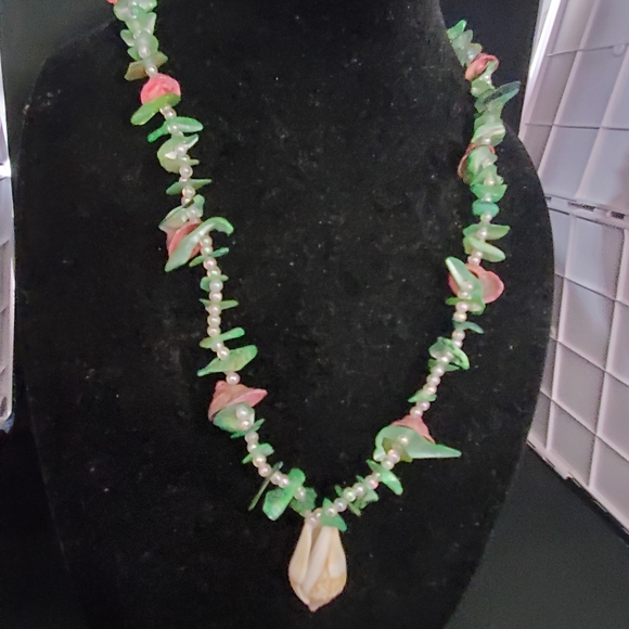 Shell & Beaded Necklace - Picture 2 of 4